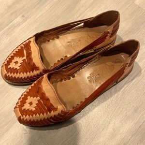 Beautiful Huaraches size 9